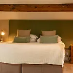 אורחן The Coach House 2*