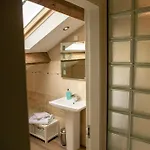 The Coach House 2*