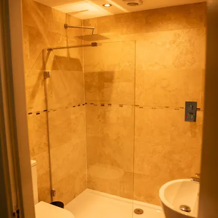 The Coach House 2*
