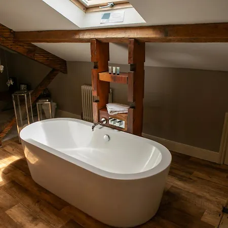 The Coach House 2* Skipton