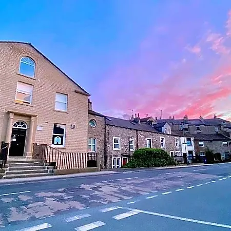 The Coach House 2*