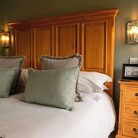 The Coach House 2*