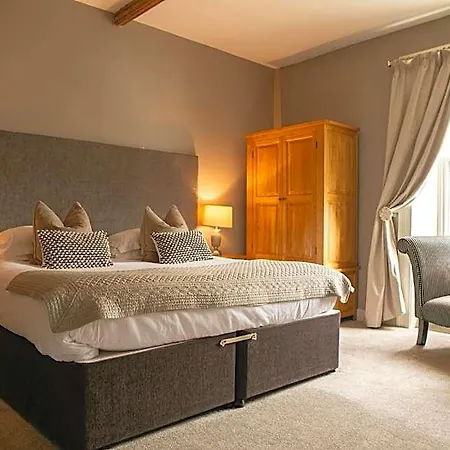 The Coach House 2*