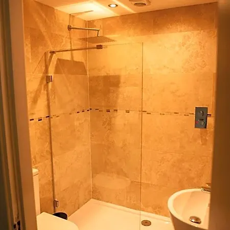 The Coach House 2*
