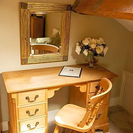 The Coach House 2*
